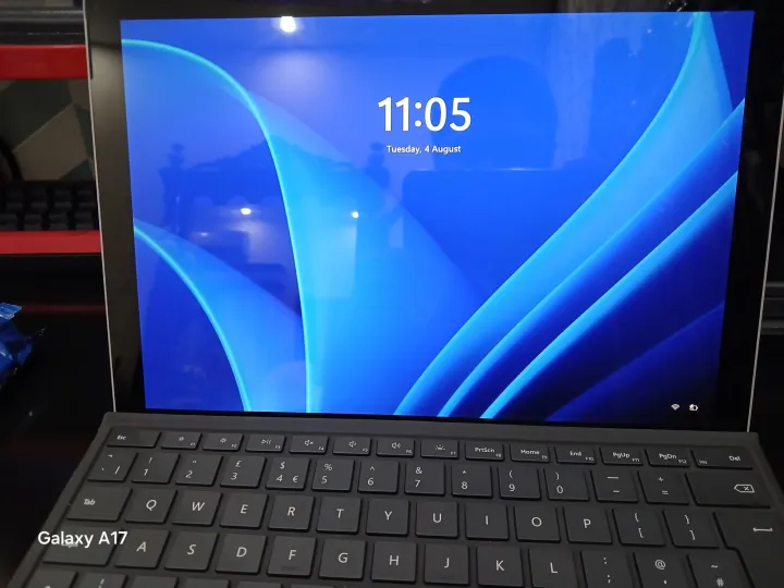 Microsoft%20Surface%20Pro%206%20%7C%20Core%20i5%208th%20gen%20%7C%208GB%20RAM%20%7C%20256GB%20SSD%20%7C%20Windows%2011%20%7C%20Touchscreen%20%7C%20Keyboard%20&%20Charger%20Included%20-%20Image%202
