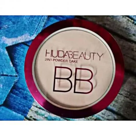 2%20in%201%20BB%20Face%20Powder%20%E2%80%93%20Silky%20Light%20Transparent%20Compact%20for%20Smooth%20Coverage,%20Oil%20Control%20&%20Long%20Lasting%20-%20Image%204