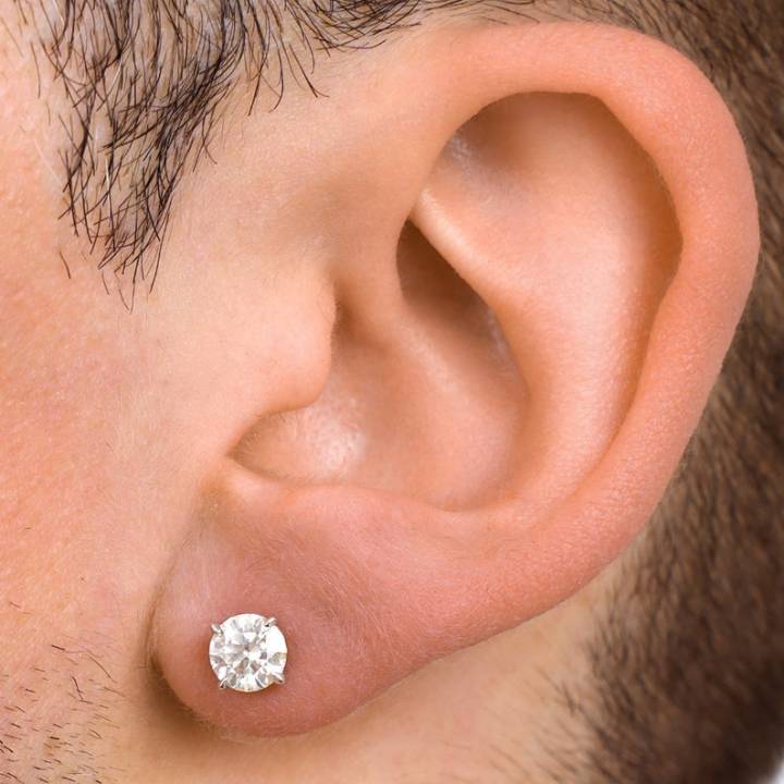 Mens%20Earrings,%20Mens%20Stud%20Diamond%20Earrings%20-%20Round%20Stud%20Earrings%20For%20Men%20-%204%20Claw%20Silver%20Earring%20Stud%20Gifts%20-%20Image%202