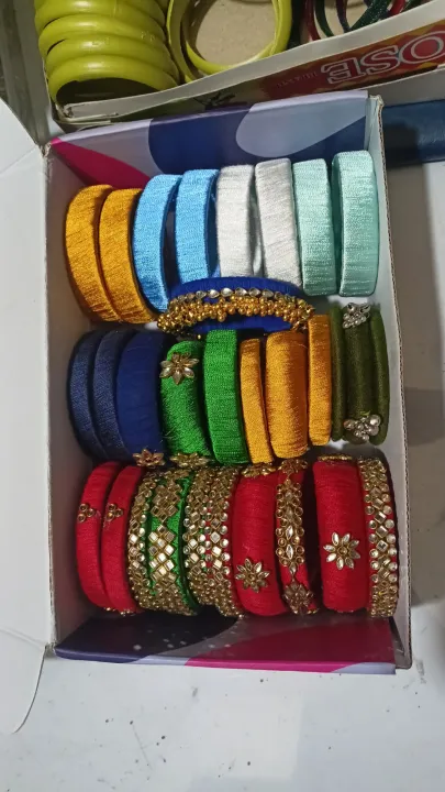 Customized%20Kundan%20Handmade%20Churi%20from%20"Churir%20Ghor-%E0%A6%9A%E0%A7%81%E0%A7%9C%E0%A6%BF%E0%A6%B0%20%E0%A6%98%E0%A6%B0"%20Handmade%20Kundan%20Bangle%20Set%20for%20Women%20%E2%80%93%20Elegant%20Party%20Wear%20Churi%20(Unique%20Design)%20-%20Image%207