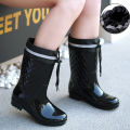 Fashionable and minimalist style drawstring and tight mouth waterproof and anti slip outdoor work women's rain boots.
