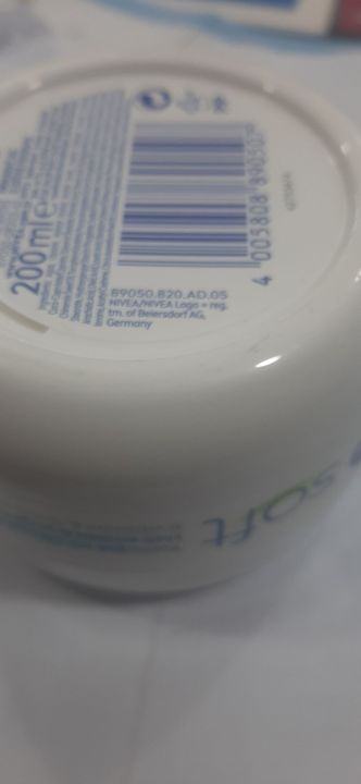 Nivea%20Soft%20Light%20Jar%20Moisturising%20Cream%20-%20200ml%20(Germany)%20-%20Image%202