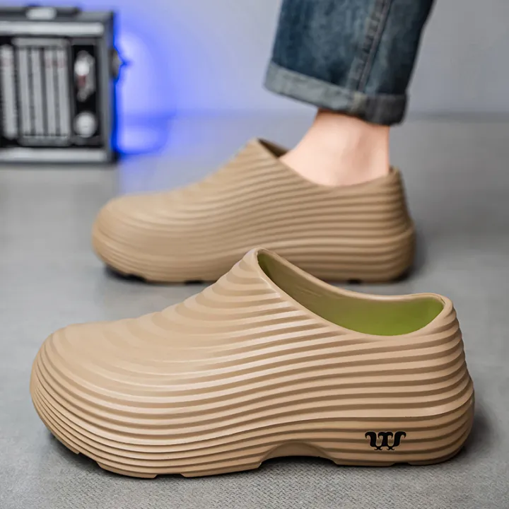A%20Pair%20of%20New%20Wear-Resistant%20Men's%20Casual%20Shoes%20for%20Chefs,%20Non-Slip%20and%20Comfortable%20Men's%20Shoes%20for%20Outer%20Wear,%20Comfortable%20Soft-Soled%20Fashionable%20Shoes%20-%20Image%204