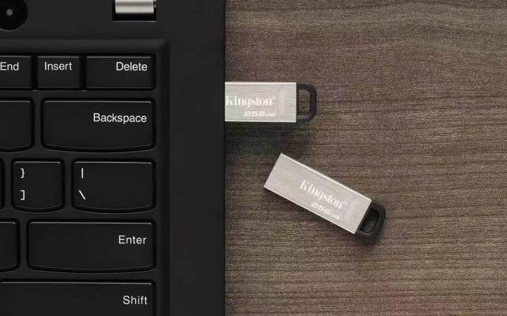 Kingston%20128GB%20DataTraveler%20Kyson%20USB-A%20flash%20drive%20-%20Image%208