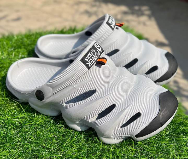 Casual%20New%20Super%20Comfortable%20Soft%20Hollow-out%20Clogs%20Breathable%20Non-Slip%20Outdoor%20Half%20Shoes%20Sandals%20for%20Men%20-%20Image%202