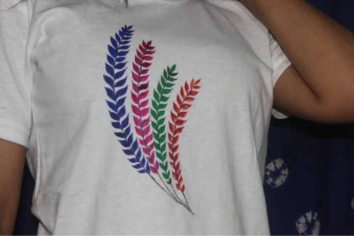 Customizable%20hand%20painted%20t-shirt%20-%20Image%202