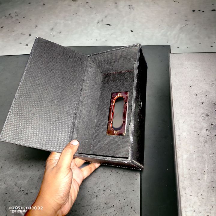 Artificial%20Leather%20Tissue%20Box%20luxery%20Design%20-%20Image%205