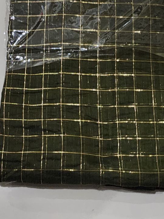 Indian%20Cotton%20Silk%20Check%20Saree%20with%20Blouse%20Piece%20-%20Traditional%20and%20Elegant%20Saree%20Ensemble%20-%20Image%204