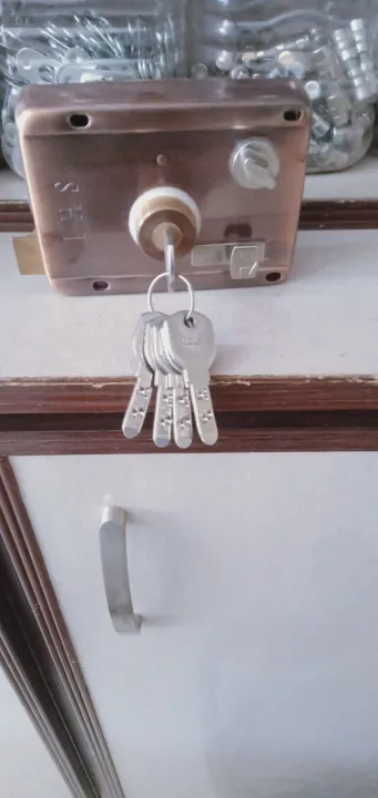 Main%20Gate%20Security%20Lock%20with%205%20Extra%20Keys%20-%20Image%202