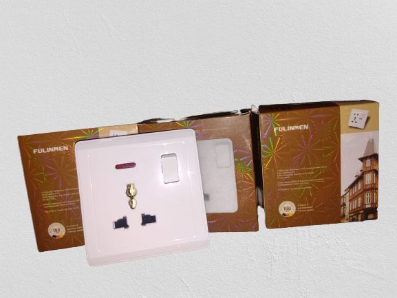Universal Wall Switch Socket Fulimen - Multi Plug - Multi Socket Outlet -Plug Base 3 Hole Switched Socket Outlet - FULINMEN