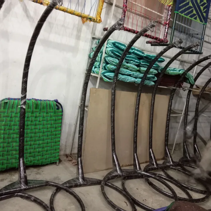 Hanging%20chair%20&%20Hanging%20swing%20With%20stand%20and%204%20red%20cousins%20-%20Image%209