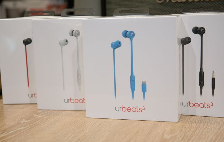 BEATS%20URBEATS3%20IN-EAR%20HEADPHONE%20CORAL%0A%0ABeats%20urBeats3%20In-Ear%20Headphone%20Coral%20-%20Image%203