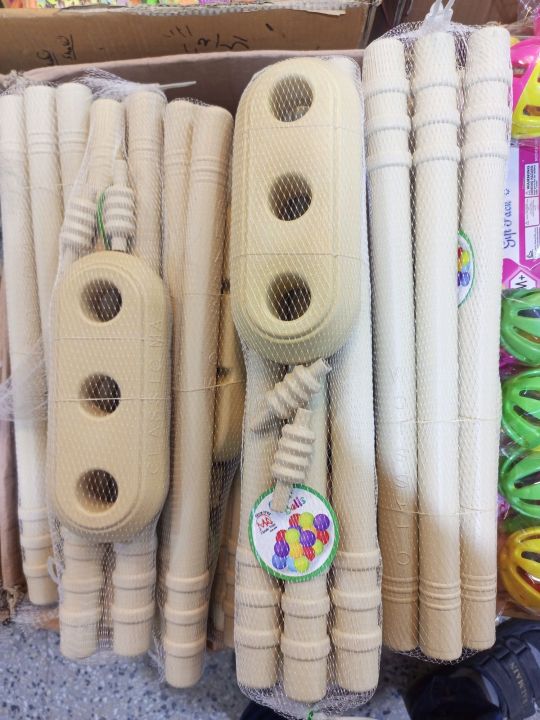 Cricket%20Bat%20with%20Wicket%20Set%20For%20Kids%20-%2023%20Inches%20Children's%204%20Plastic%20cricket%20balls%20playing%20Set%20sports%20toys%20fitness%20equipment%20-%20Image%206