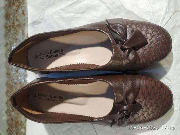 Ladies%20Full%20Lofar%20%7C%20Exclusive%20Design%20Ladies%20Full%20Shoe%20Lofar%20Cutting%20for%20Women%20and%20Girls%20%7C%20Chocolate%20and%20Black%20Color%20Ladies%20Lofar%20Shoes%20-%20Image%204