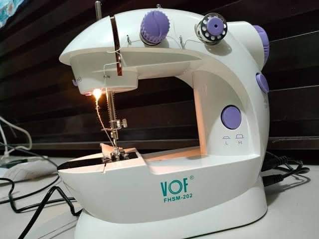 mini%20sewing%20machine%20-%20Image%208