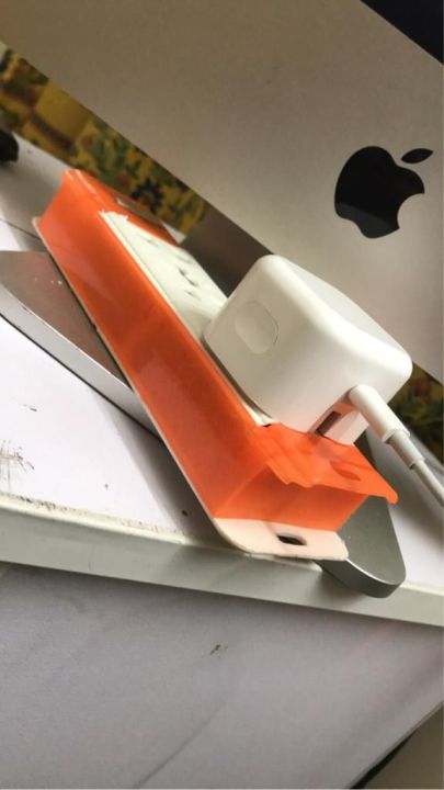 Moveable socket _ extension lead