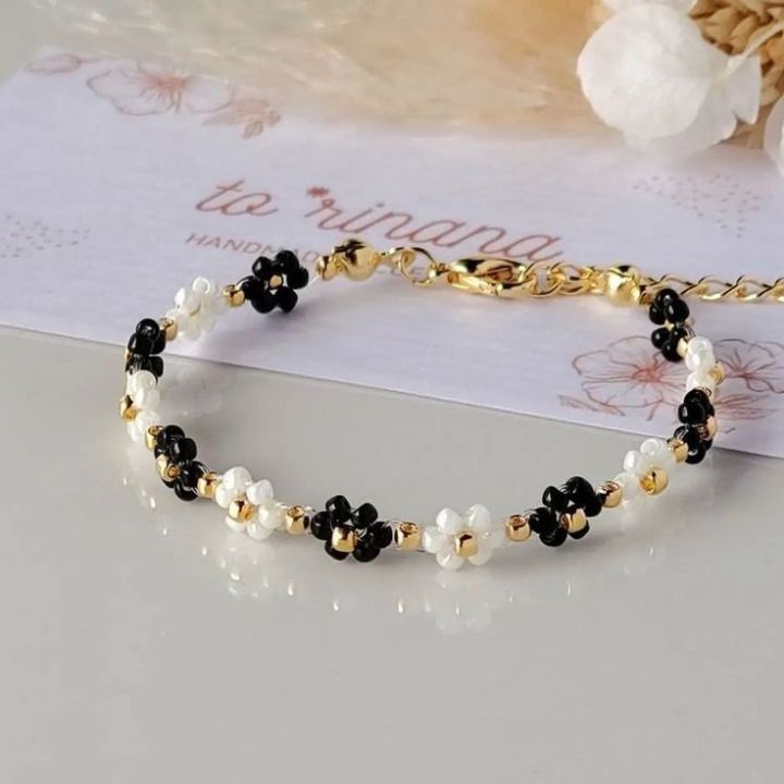 Flower%20beaded%20bracelet%20pack%20of%20one%20with%20ring%20-%20Image%203