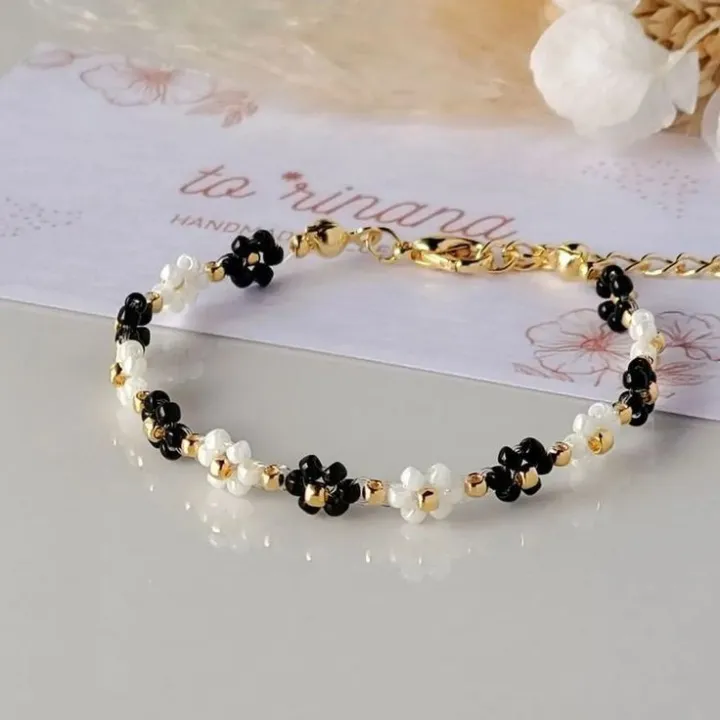 Flower%20beaded%20bracelet%20pack%20of%20one%20with%20ring%20-%20Image%203