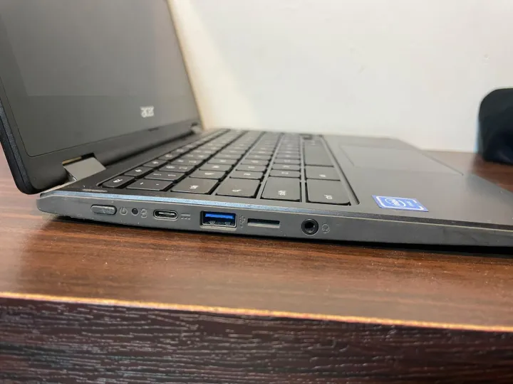 Acer%20R752T%20(Model).%2032%20GB%20Storage%204%20GB%20ram%2011.6%20inch%20Display%207%20Hours%20bettery%20backup%202%20in%201%20Chromebook%20-%20Image%203