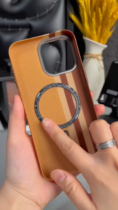 Luxury Carbon Fiber Magsafe Reflective Case for iPhone 17 16 15 14 Plus 13 12 11 Pro Max Magsafe hard case Shockproof Heat Dissipation Shell