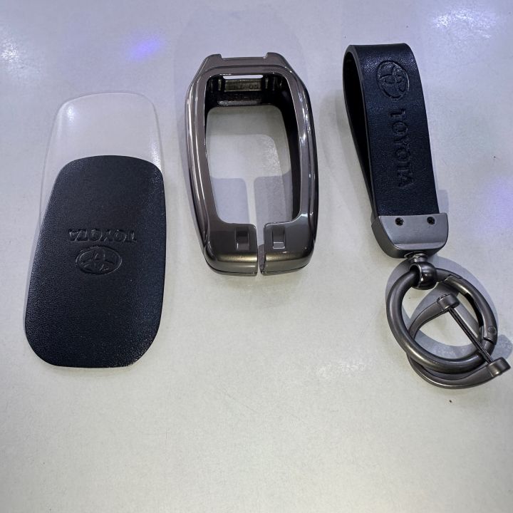 Toyota%20Fortuner%20Metal%20Casing%20Key%20Cover%20-%20Image%202