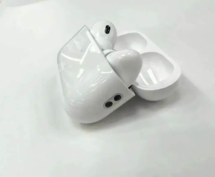 Airpods%20Pro%202nd%20generation%20Copy%20with%20ANC%20Feature%20-%20Image%207