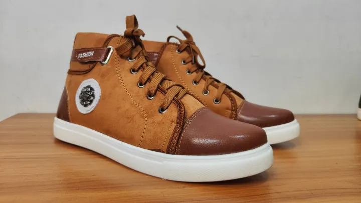 Boot%20shoes%20for%20men%20casual%20trendy%20design%20with%20formal%20use.%20-%20Image%203