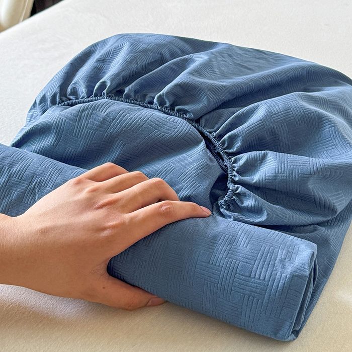 New%20Embossed%20Brushed%20Microfiber%20Fitted%20Sheet%20Deep%20Pocket%20360%C2%B0%20with%20Elastic%20Band%20Soft%20Breathable%20Queen%20King%20Mattress%20Cover%205-28cm%20-%20Image%203