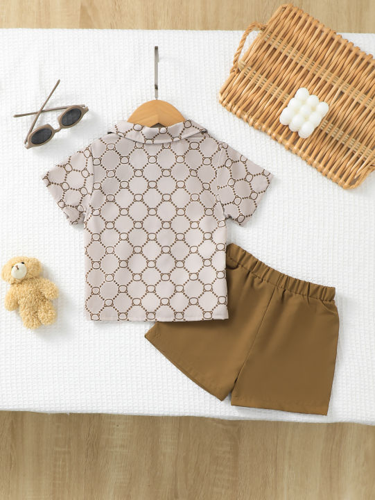 Baby%20Boy%20Bear%20Print%202-Piece:%20Button%20Shirt%20+%20Brown%20Shorts%20%E2%80%93%20Patterned%20Design%20for%20Gifting%20.%20-%20Image%202