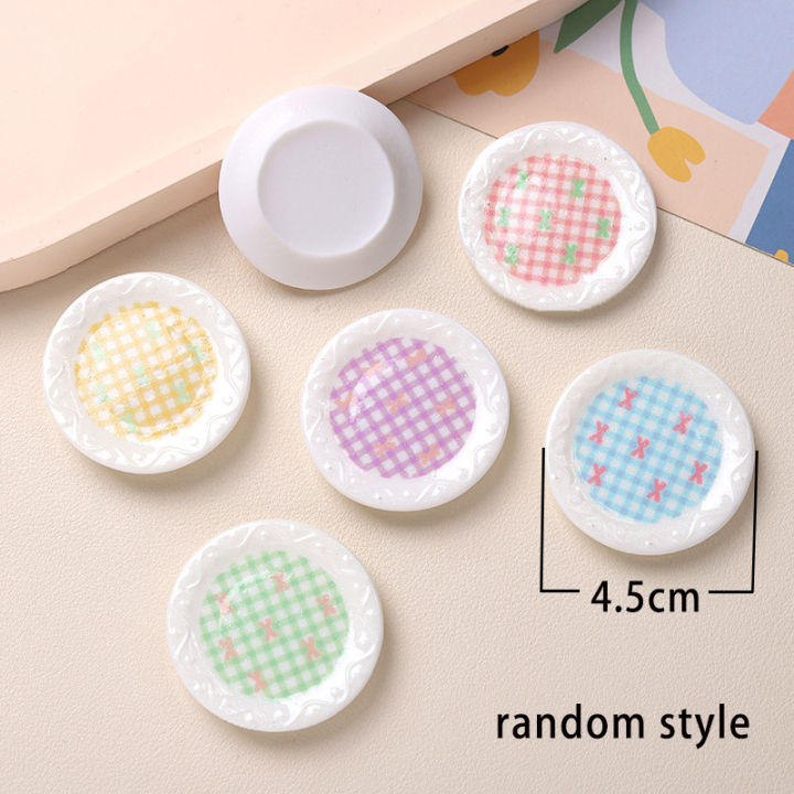 Miniature%20Plates%20For%201/6%201/12%20Dollhouse%20Kitchen%20Decoration%20Drinks/Bread%20Plate%20Dress%20Up%20The%20Toy%20Dessert%20House%20Mini%20Dish%20Model%20-%20Image%204