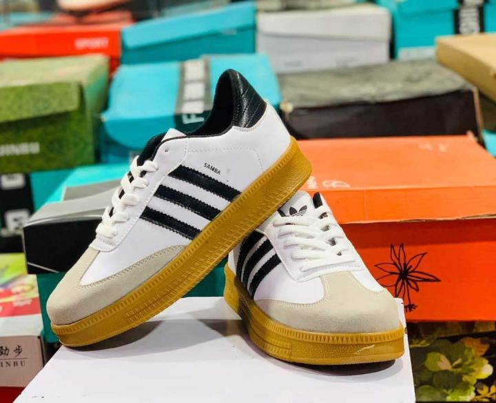 100%25%20Original%20Grained%20upper%20with%20suede%20reinforcements%20Samba%20Shoes%20-%20Image%205