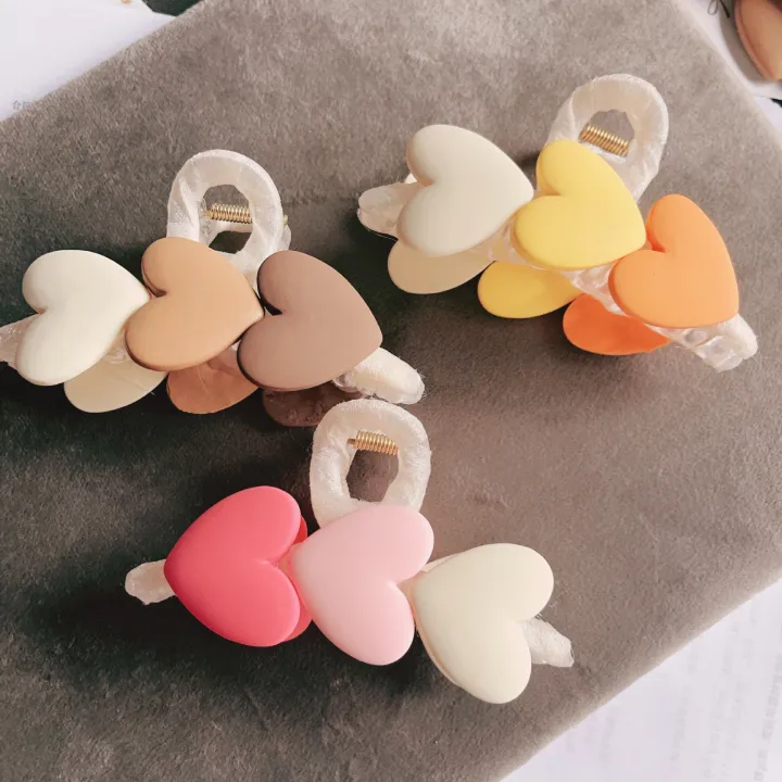 AWAYTR%20New%20Korea%20Heart%20Shape%20Acrylic%20Hair%20Claws%20Crab%20Large%20Pearl%20Claw%20Clips%20for%20Woman%20Girls%20Bath%20Barrette%20Lady%20Fashion%20Headdress%20-%20Image%204