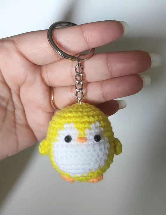 Handmade%20crochet%20penguin%20keyring%20-%20Image%203