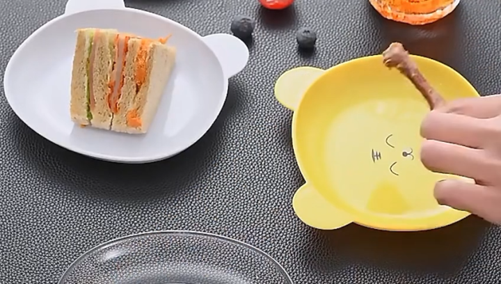 “4 Types Square Snack Plates Set with Storage Box + Heart Shape Plate ...