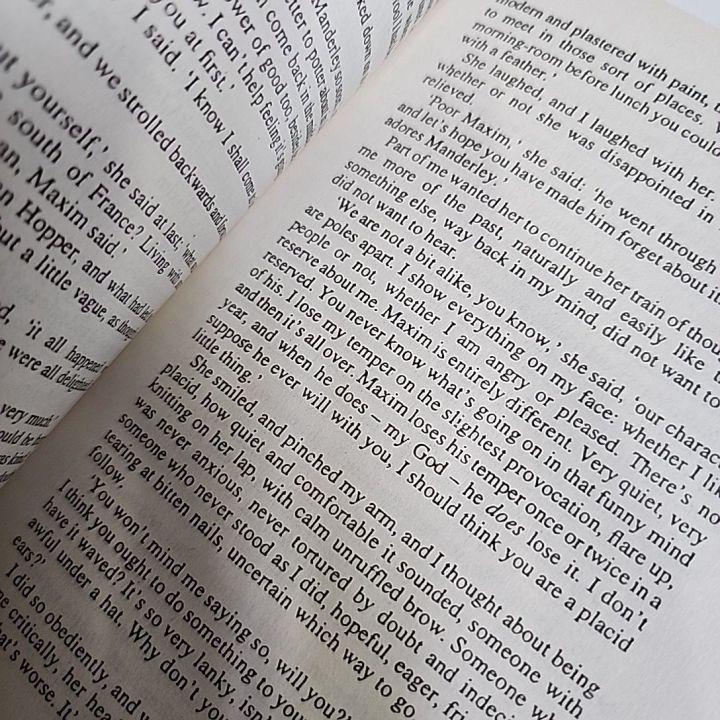 Rebecca%20by%20Daphne%20Dumaurier%20-%20Image%203