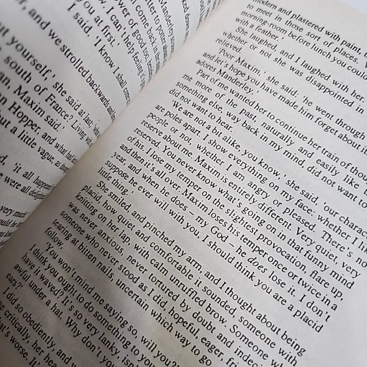 Rebecca%20by%20Daphne%20Dumaurier%20-%20Image%203