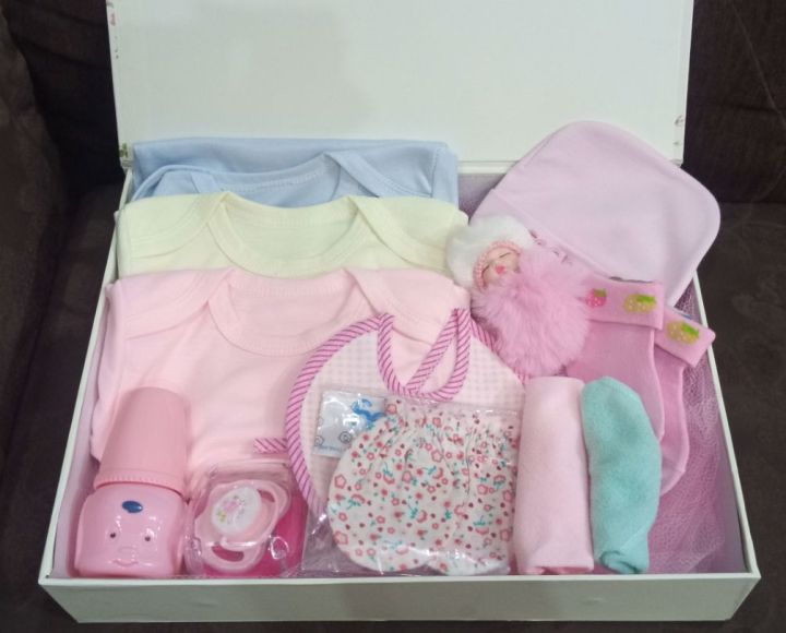 NewBorn Baby 11 pcs Gift Set 0 - 6 month for Boys and Girls
