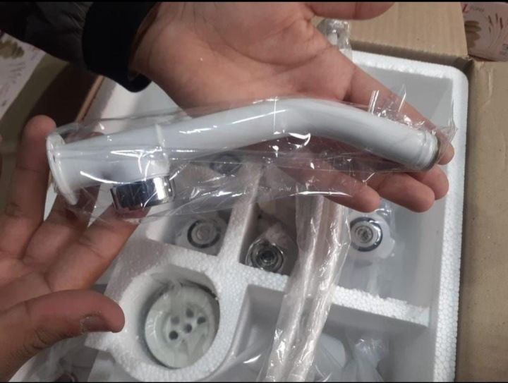 classic%20pvc%20head%20brass%20bath%20set%207%20piece%20complete%20with%20pipe%20shower%20-%20Image%206