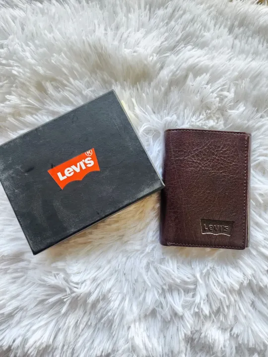 Levis%20Wallet%20For%20Men%20-%20Leather%20-%20Image%205
