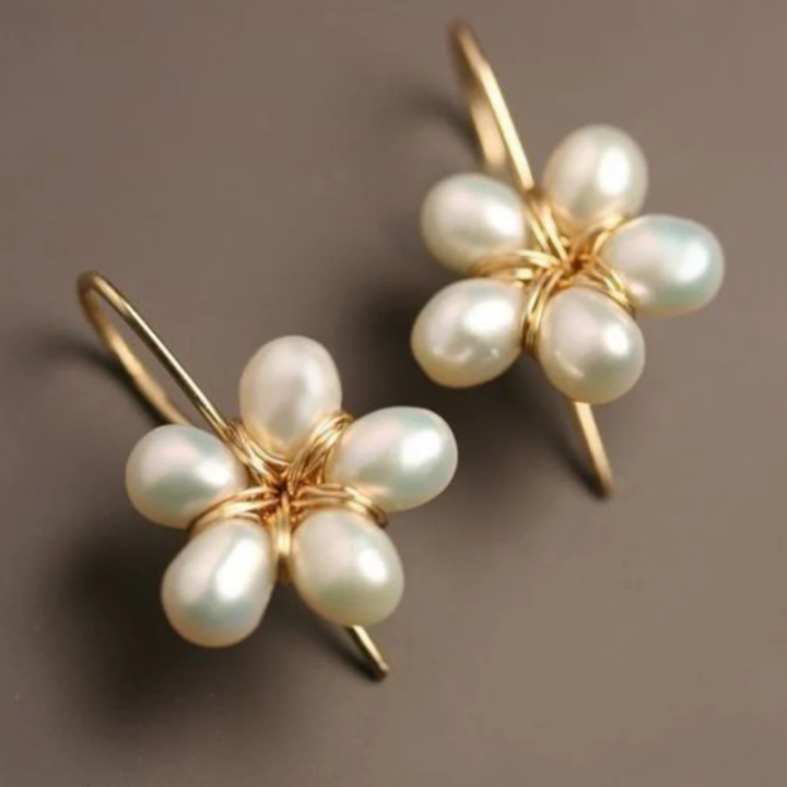 New Trendy Flower Shaped White Pearl Ear Hooks Fresh, Sweet and Creative Pastoral Style Earringsfor Women Bridal Engagement Wedd