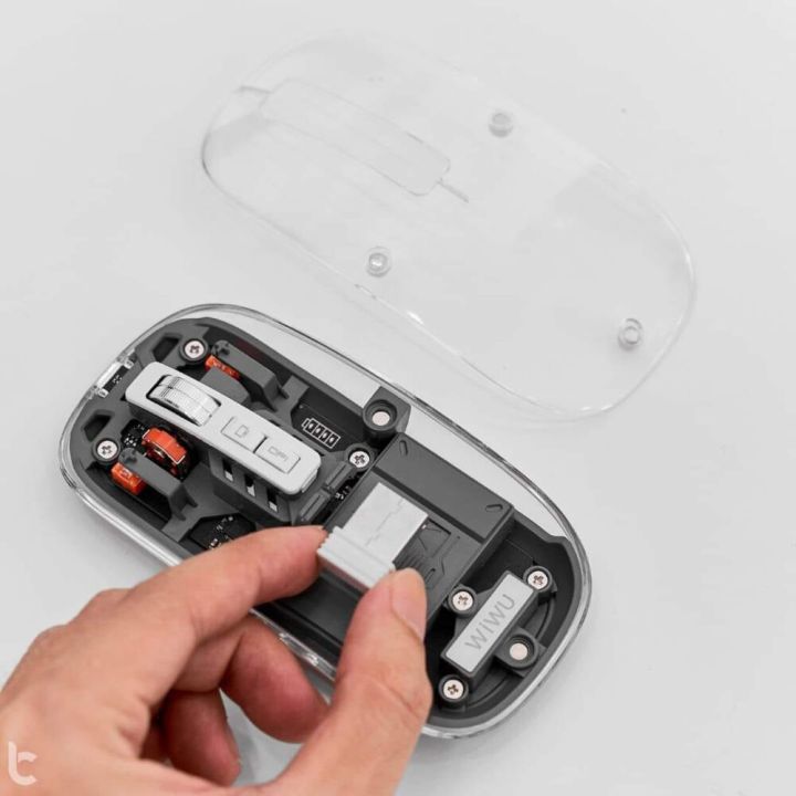 WIWU%20Crystal%20Transparent%20Rechargeable%20Wireless%20Mouse%20For%20MacOS%20&%20Windows%20-%20Image%203