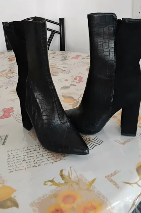 women%20boots%20-%20Image%202