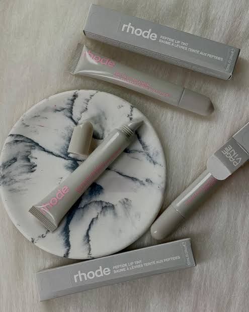 Lip%20Gloss%20%E2%80%93%20Long-Lasting,%20Moisturizing,%20Non-Stick,%20No-Budge%20Lip%20Stain%20with%20Velvet,%20Mirror%20Finish%20%E2%80%93%20Plumping,%20Smooth,%20and%20Delicate%20for%20a%20Glass-Like%20Shine%20Rhode%20Dupe,Hydrating%20lipgloss%20,%20Rhode%20Lipgloss%20Original%20Rhode%20lip%20peptide%20-%20Image%2010