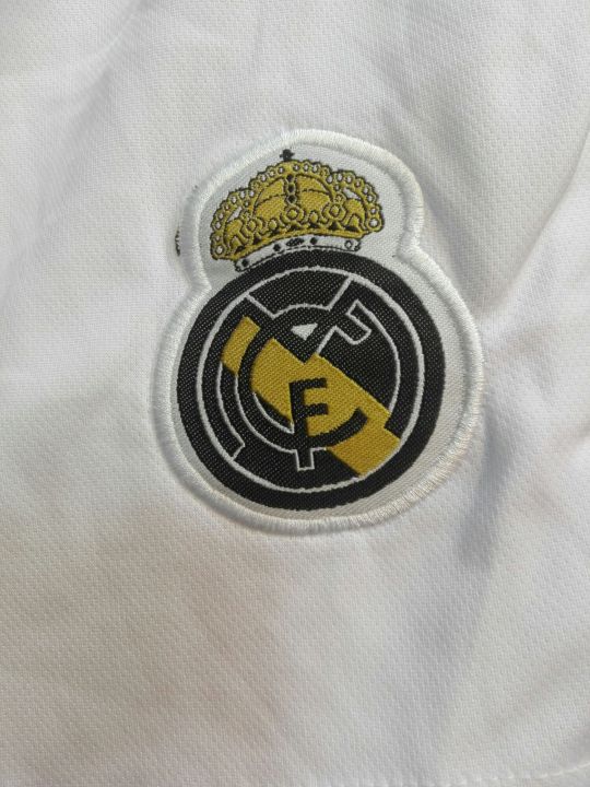 Complete%20Your%20Football%20Look%20With%20Real%20Madrid%20Short%20Pants%20White%202025/26-%20Stylish%20Addition%20To%20Your%20Football%20Attire%20-%20Image%203
