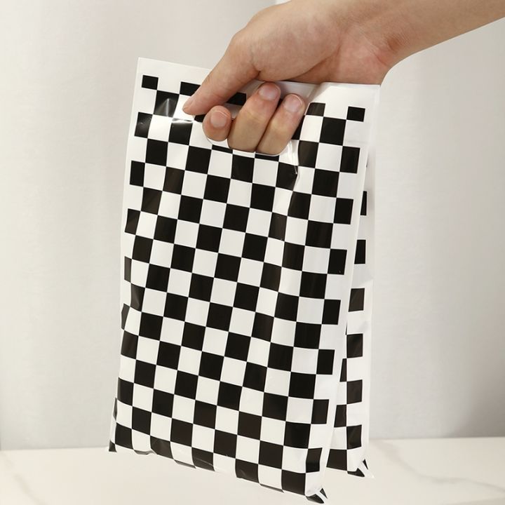 Black%20And%20White%20Checkered%20Bags%20Race%20Car%20Theme%20Party%20Favor%20Bag%20Goodie%20Candy%20Bags%20for%20Race%20Car%20Theme%20Birthday%20Party%20Decorations%20-%20Image%202