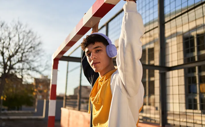 Jbl%20Tune%20520BT%20Over%20Ear%20Headphones%20-%20Image%202