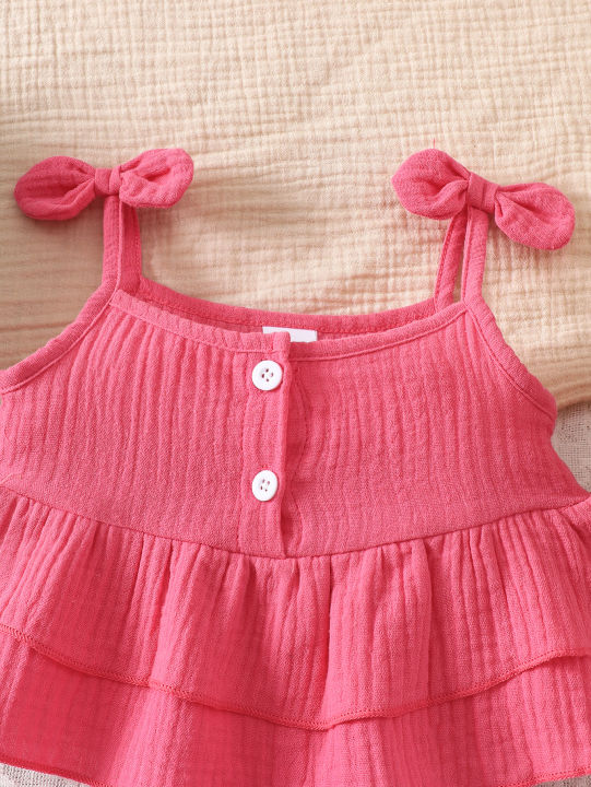 Baby%20Girl%20Bow-Knot%20Suspender%20Top%20with%20Ruffles%20+%20Bow-Knot%20Shorts%20Set,%20Cute%20and%20Breathable%20Two-Piece%20Summer%20Set%20-%20Image%203