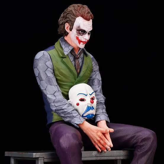 DC%20Comics%20Batman%20Dark%20Knight%20Heath%20Ledger%20Joker%20Chair%20Action%20Figure%20Statue%20-%20Image%202