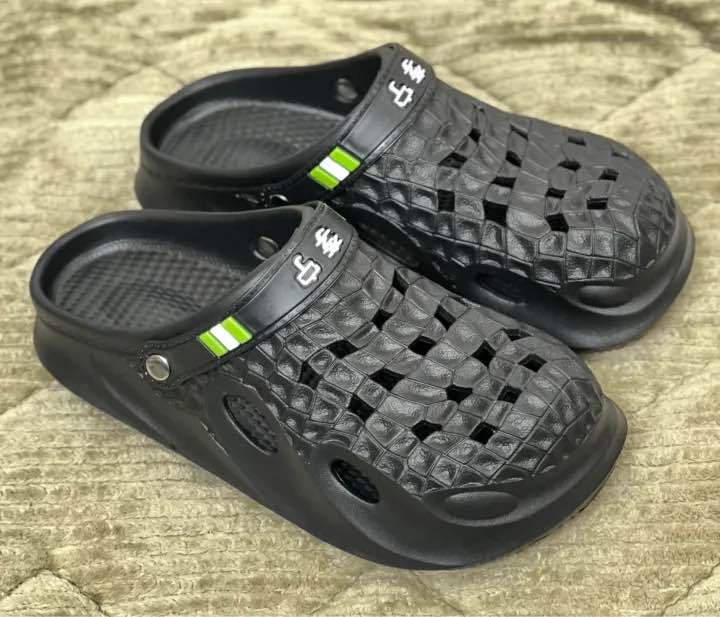 Mens%20New%20Clogs%20Slip-on%20Closed%20Toe%20Cap%20Hole%20Soft%20Sole%20EVA%20Walking%20Crocs%20Sandals%20-%20Image%202