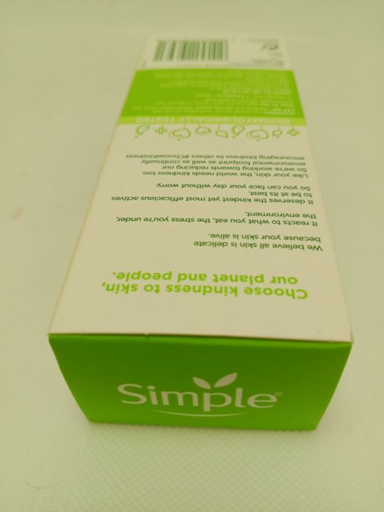 Simple%20Hydrating%20Light%20Moisturiser%20125ml%20-%20Image%205